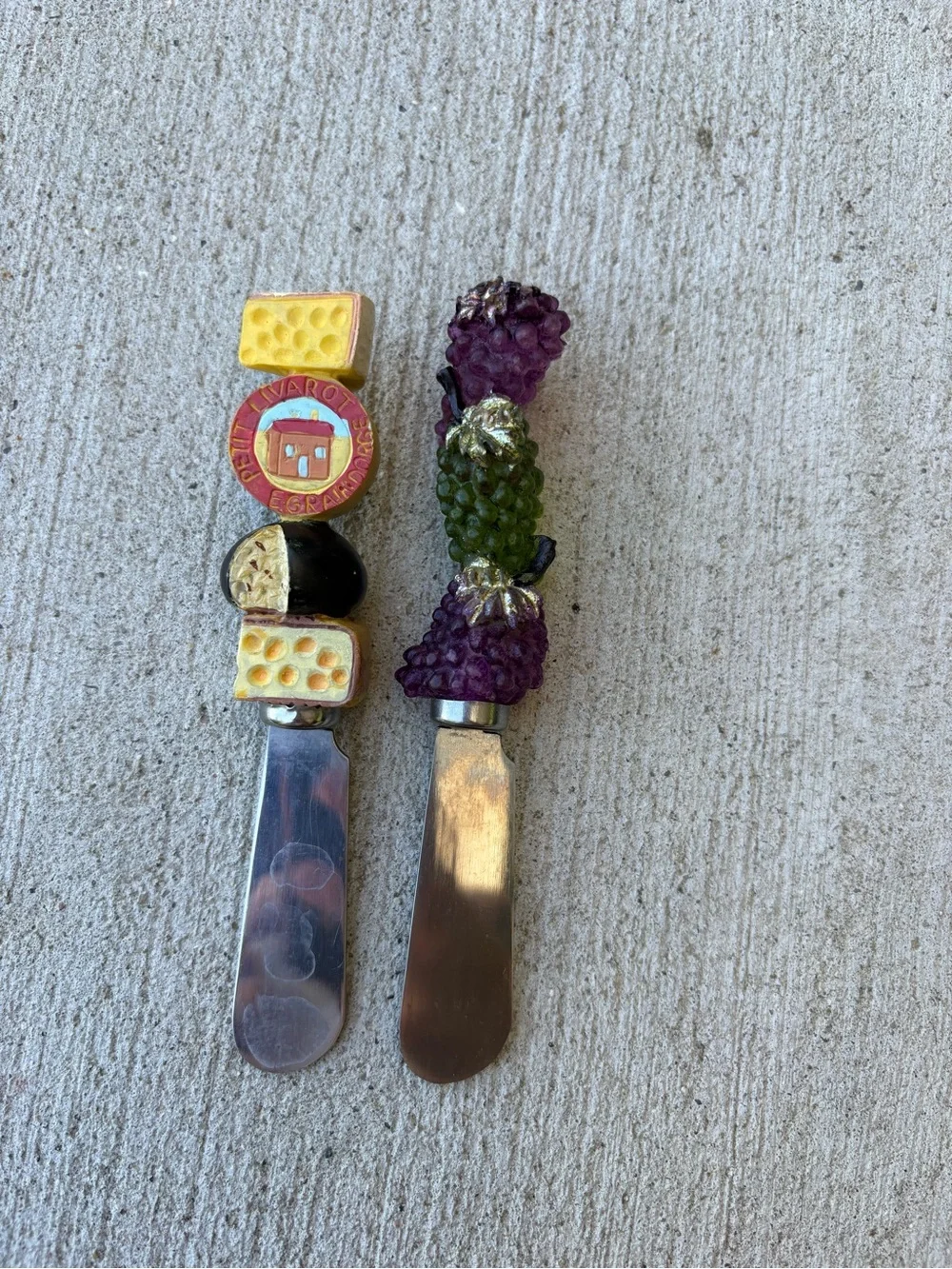 2 PIECE CHEESE AND GRAPES BUTTER KNIFE